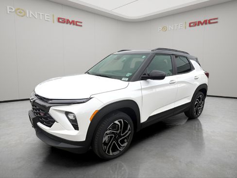 Certified 2025 Chevrolet TrailBlazer RS w/ Convenience Package image 3