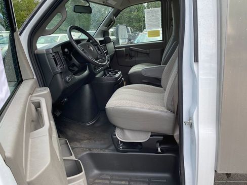 Used 2023 GMC Savana 3500 w/ Power Convenience Package image 12