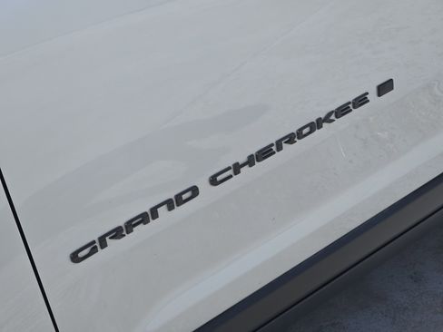 Used 2024 Jeep Grand Cherokee L Altitude image 13