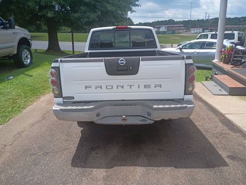 Used 2004 Nissan Frontier XE w/ (VTP) Value Truck Pkg RWD image 9
