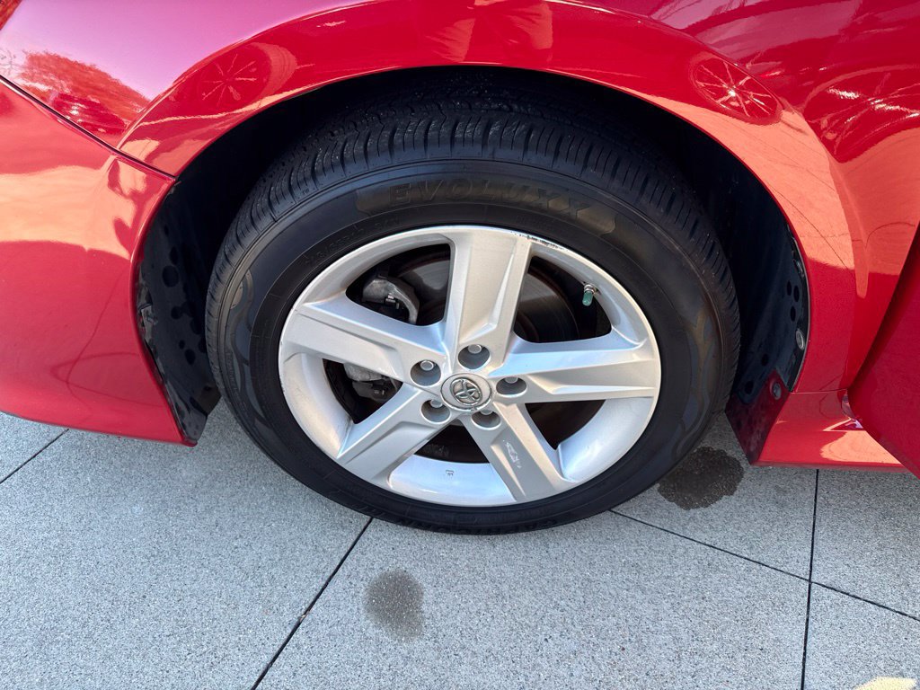 Used 2014 Toyota Camry SE FWD image 23