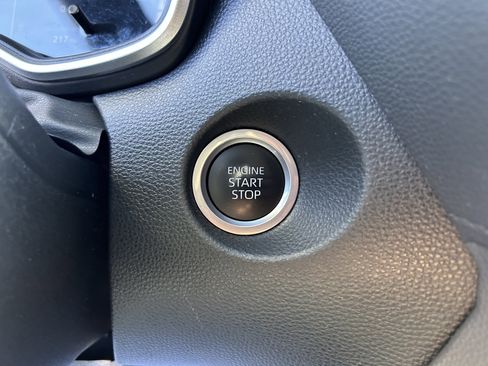 Certified 2023 Toyota Corolla Cross XLE image 31