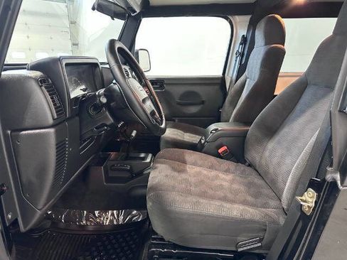 Used 2005 Jeep Wrangler Unlimited Rubicon AWD/4WD image 17