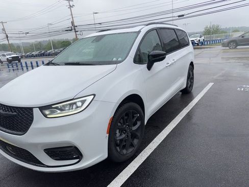 Used 2026 Chrysler Pacifica Limited w/ S Appearance Package AWD/4WD image 1