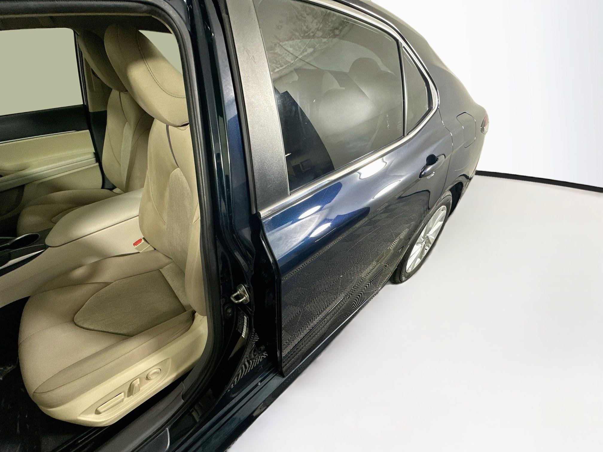 Used 2021 Toyota Camry LE FWD image 12