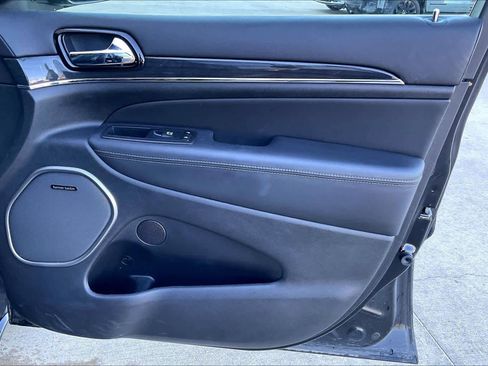 Used 2019 Jeep Grand Cherokee Overland image 20