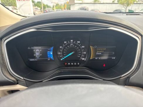 Used 2019 Ford Fusion SE FWD image 18
