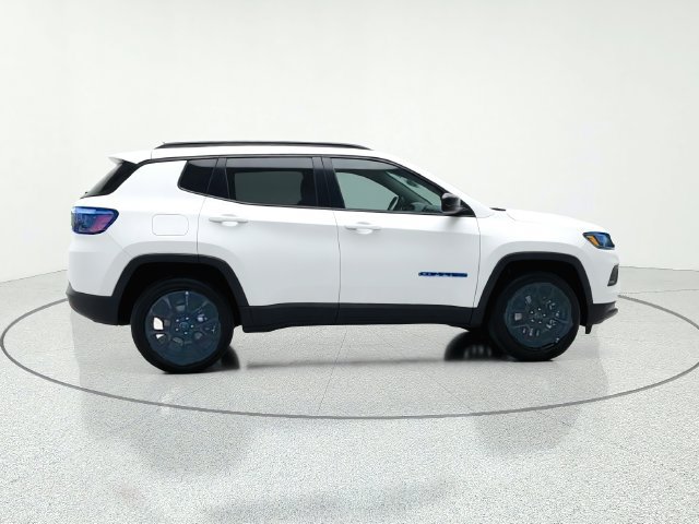 Used 2026 Jeep Compass Latitude AWD/4WD image 7