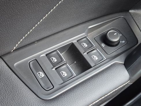Used 2024 Volkswagen Tiguan SE R-Line FWD image 31