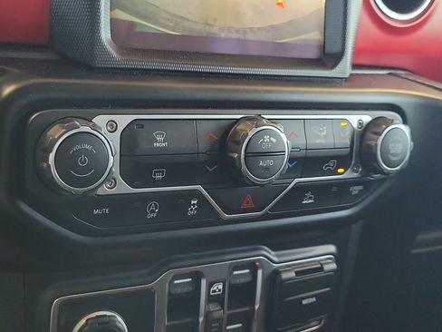 Used 2023 Jeep Wrangler Unlimited Rubicon AWD/4WD image 27