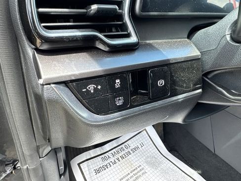 Used 2025 Kia Sportage EX AWD/4WD image 14