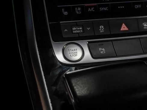 Used 2019 Audi Q8 Premium Plus w/ Premium Plus AWD/4WD image 18