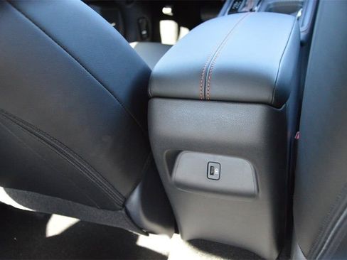 Used 2025 Nissan Sentra SR w/ SR Premium Package FWD image 11