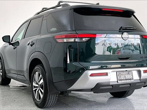 Used 2024 Nissan Pathfinder SL w/ Black Appearance Package AWD/4WD image 15