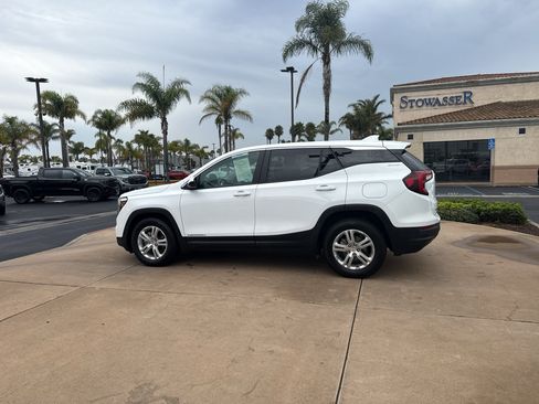 Used 2024 GMC Terrain SLE FWD image 8
