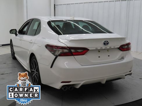 Used 2024 Toyota Camry SE image 5