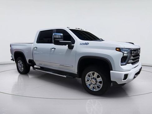 Used 2025 Chevrolet Silverado 2500 High Country w/ Technology Package AWD/4WD image 2
