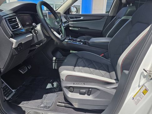 Used 2024 Volkswagen Atlas Peak Edition SEL AWD/4WD image 9