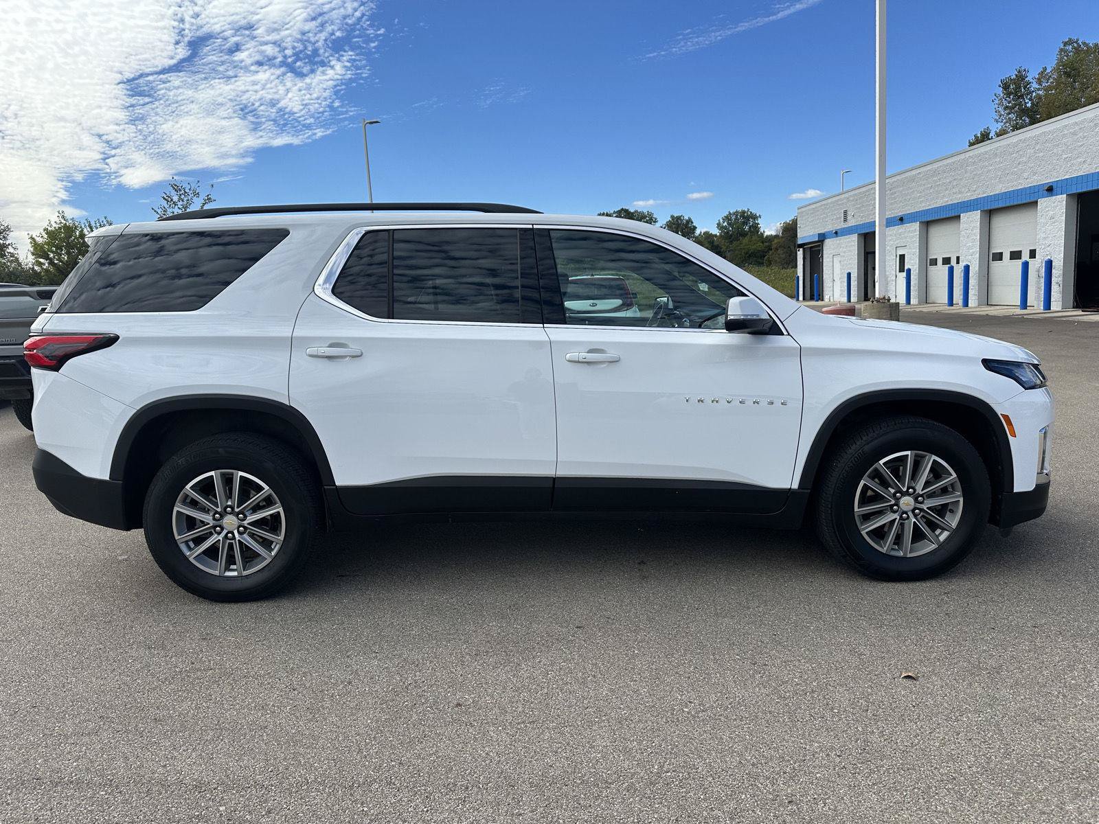 Used 2023 Chevrolet Traverse LT FWD image 8