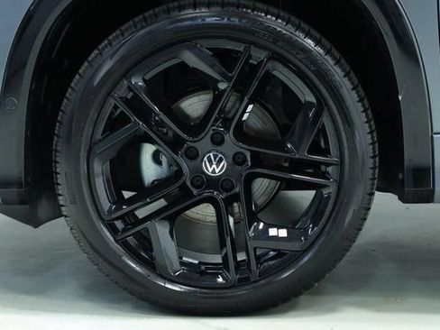 New 2026 Volkswagen Tiguan SE R-Line FWD image 8