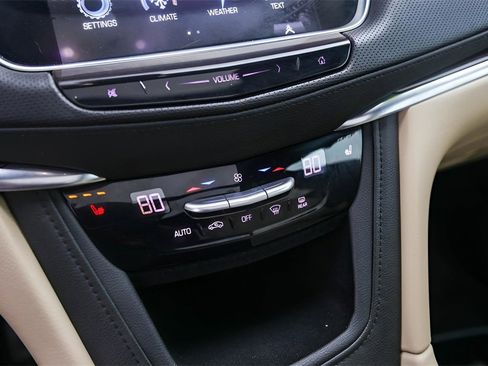 Used 2018 Cadillac XT5 Luxury w/ Driver Awareness Package image 19