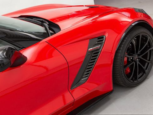 Used 2017 Chevrolet Corvette Grand Sport w/ Carbon Flash Badge Package image 27