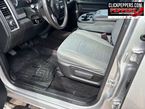 Used 2017 RAM 1500 Express AWD/4WD image 10