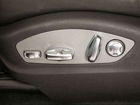 Certified 2023 Porsche Macan AWD/4WD image 23