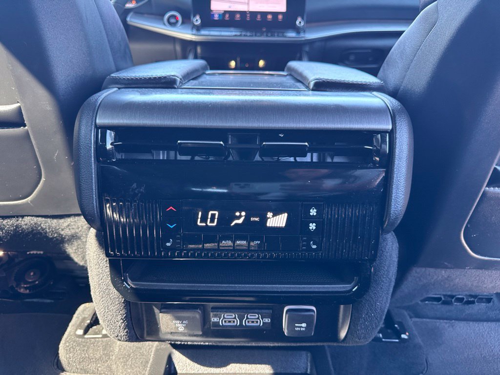 Used 2025 Jeep Wagoneer Series II AWD/4WD image 21