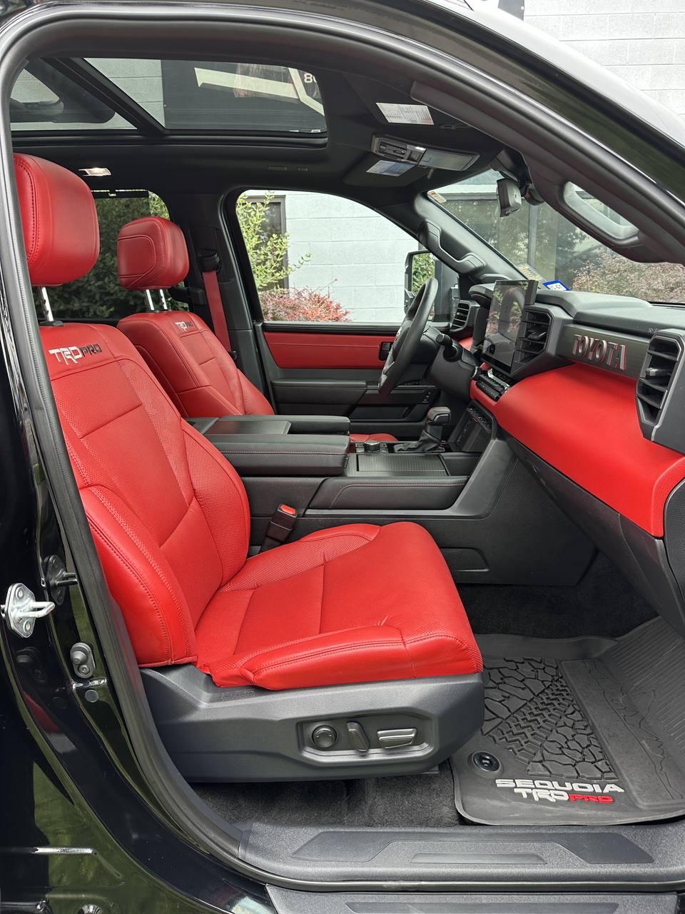 Used 2025 Toyota Sequoia TRD Pro AWD/4WD image 29