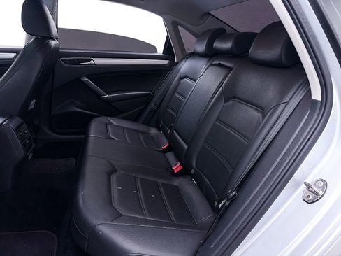 Used 2019 Volkswagen Passat 2.0T Wolfsburg FWD image 33