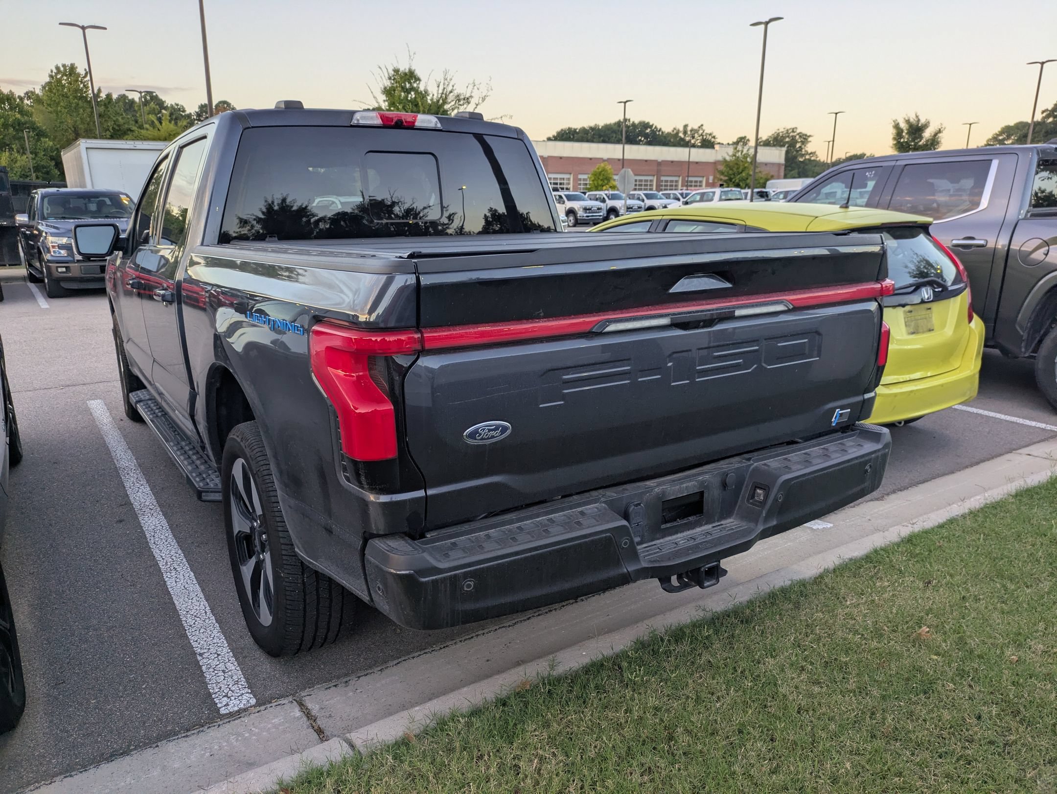 Used 2022 Ford F150 Lightning Platinum AWD/4WD image 4