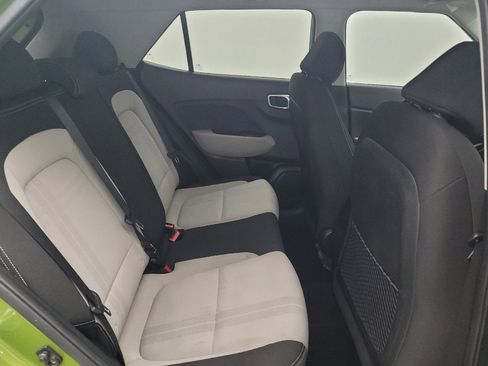 Used 2022 Hyundai Venue SEL FWD image 19