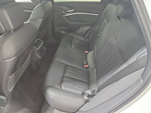 Used 2022 Audi e-tron S Premium Plus image 18