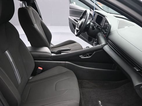Certified 2025 Hyundai Elantra Sport image 23