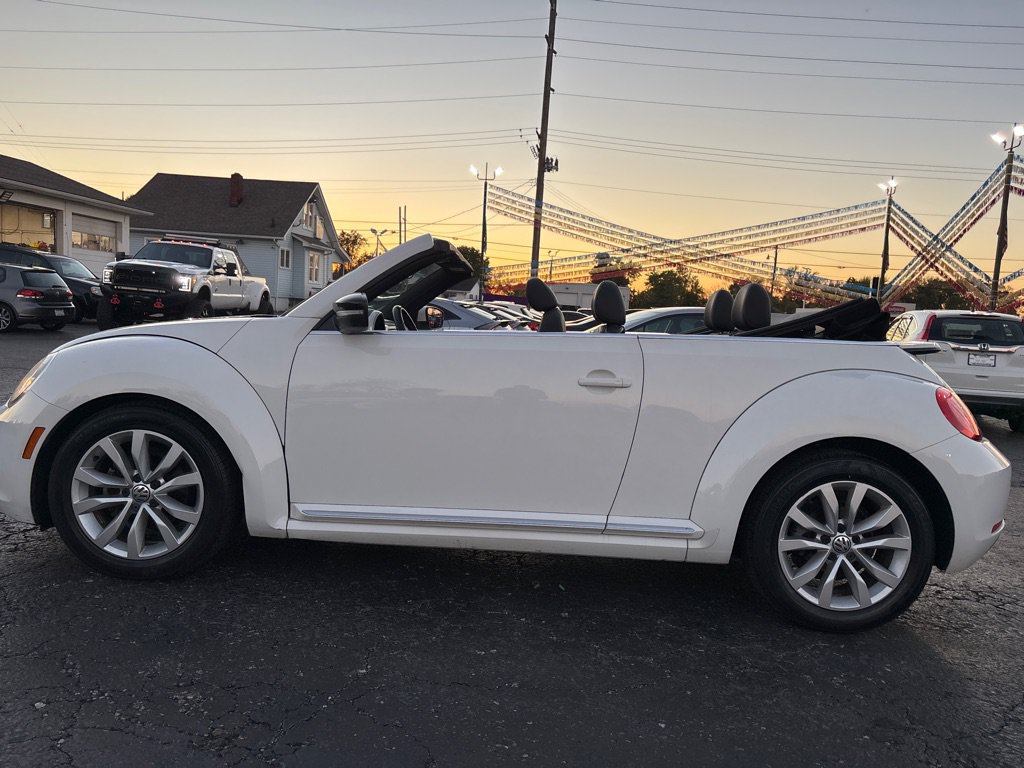 Used 2013 Volkswagen Beetle TDI FWD image 12