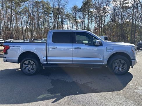 Used 2022 Ford F150 Lightning Lariat image 9