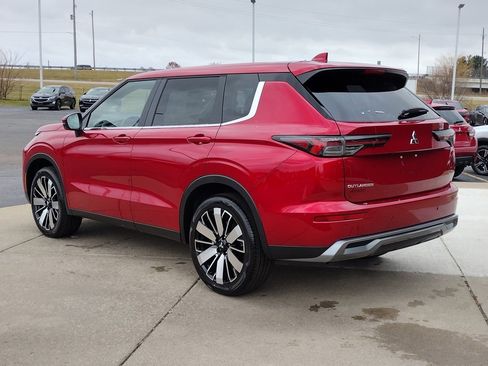 New 2025 Mitsubishi Outlander SE image 18