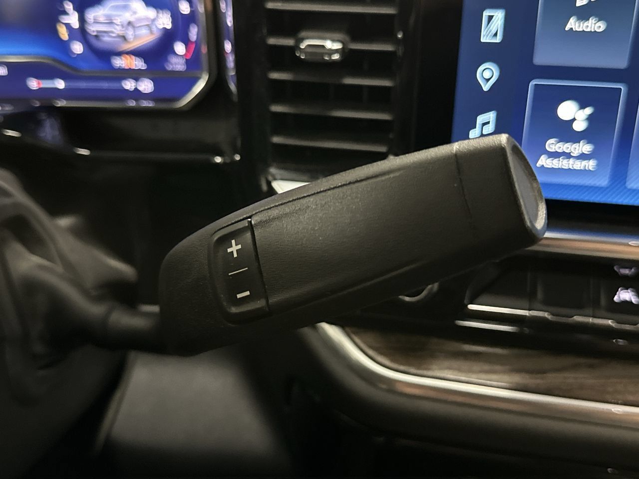 Used 2024 Chevrolet Silverado 1500 LT AWD/4WD image 46