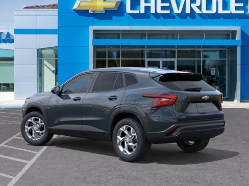New 2026 Chevrolet Trax LS w/ LS Convenience Package FWD image 3