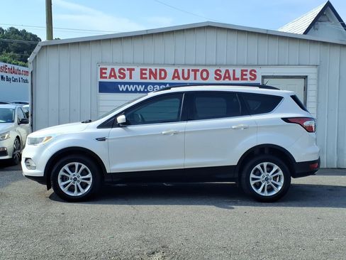 Used 2018 Ford Escape SE w/ Ford Safe & Smart Package AWD/4WD image 2