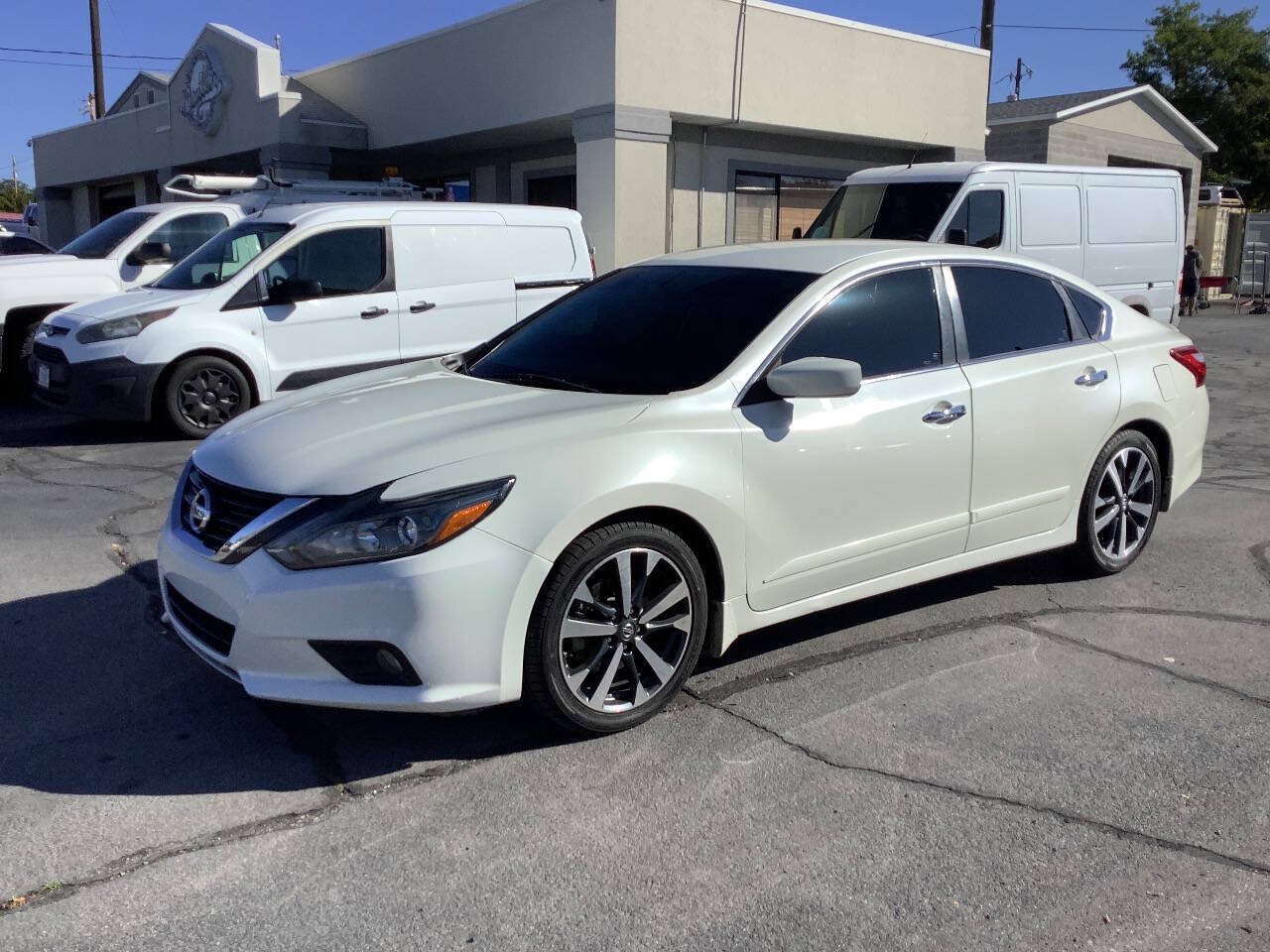 Used 2017 Nissan Altima 3.5 SR FWD image 1