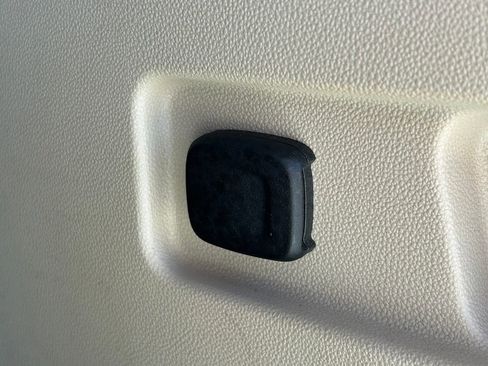 Used 2019 GMC Acadia Denali image 17