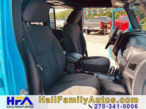 Used 2018 Jeep Wrangler Unlimited Sport w/ Connectivity Group AWD/4WD image 16
