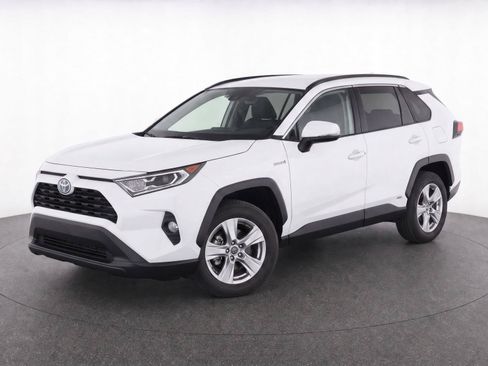 Used 2021 Toyota RAV4 XLE AWD/4WD image 2