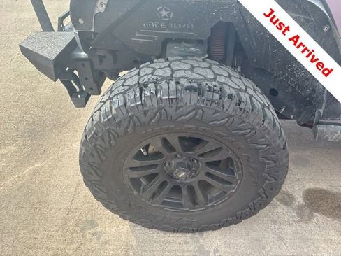 Used 2015 Jeep Wrangler Unlimited Sahara w/ Connectivity Group AWD/4WD image 19