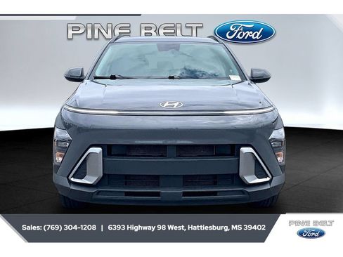 Used 2025 Hyundai Kona SEL FWD image 3