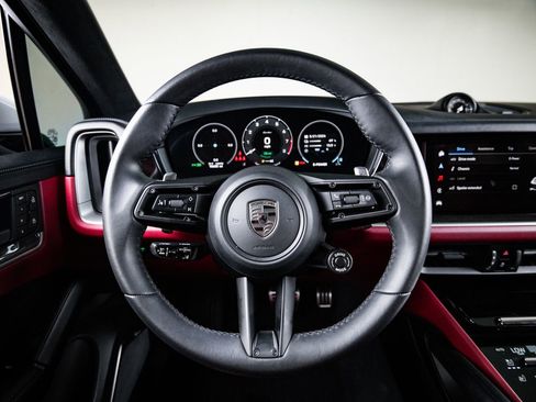 Certified 2025 Porsche Cayenne Turbo AWD/4WD image 27