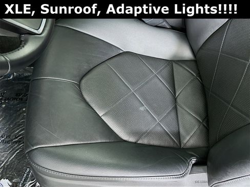 Used 2018 Toyota Camry XLE image 20