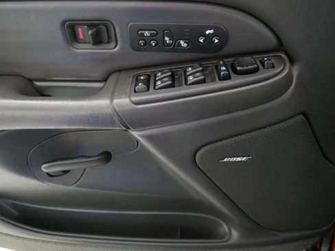 Used 2004 Chevrolet Avalanche 2500 w/ Preferred Equipment Group image 19